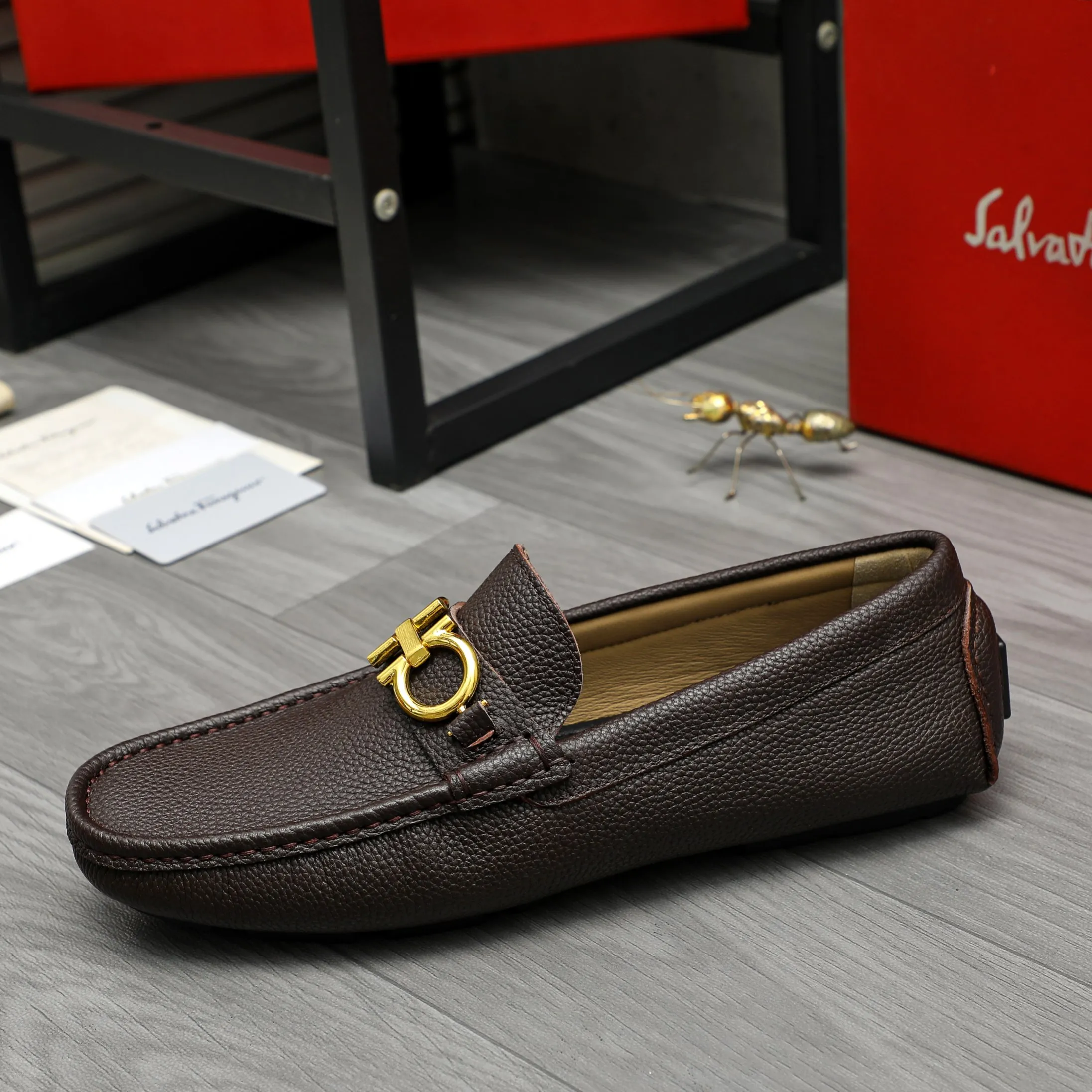Men's shoes 💰420 Product trademark: Ferragamo "Ferragamo" business casual slip-on shoes Regular size: 38-46 (45.46 custom-made and non-returnable) Product materials: Selected small pebbled cowhide upper, sheepskin lining, original rubber outsole